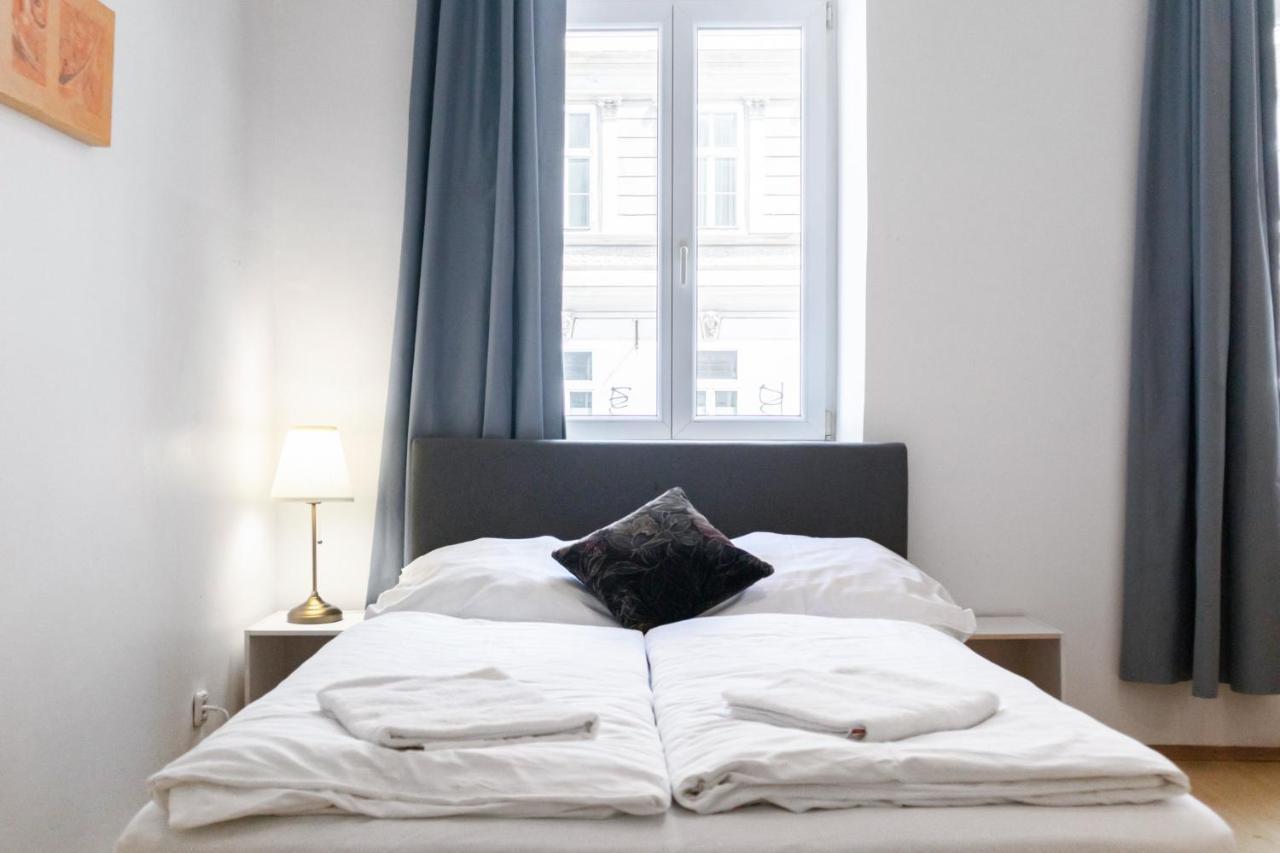Attractive Apartment Near Wiener Stadthalle Luaran gambar