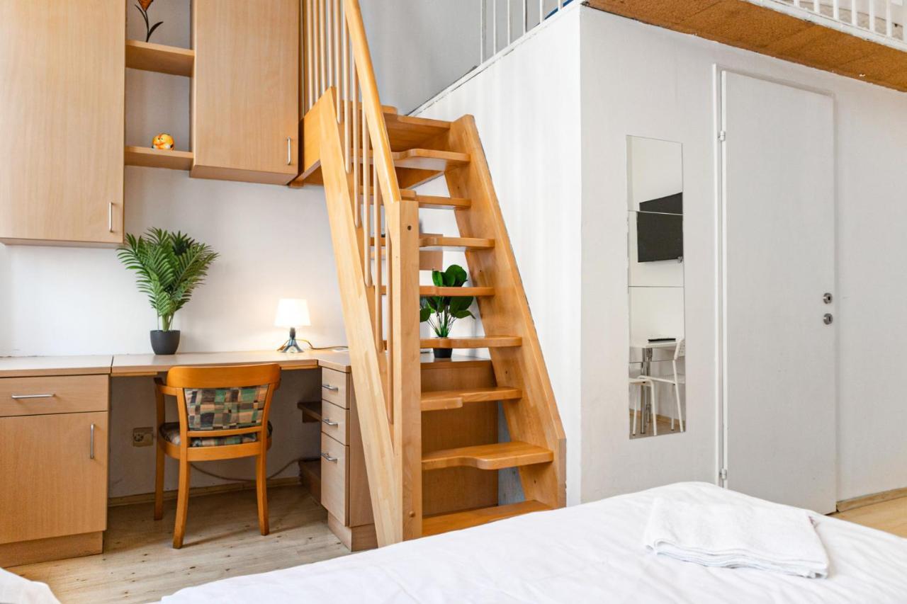 Attractive Apartment Near Wiener Stadthalle Luaran gambar